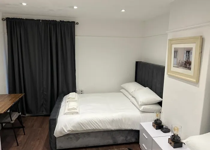 Sakura,Sleeps 8 Netflix