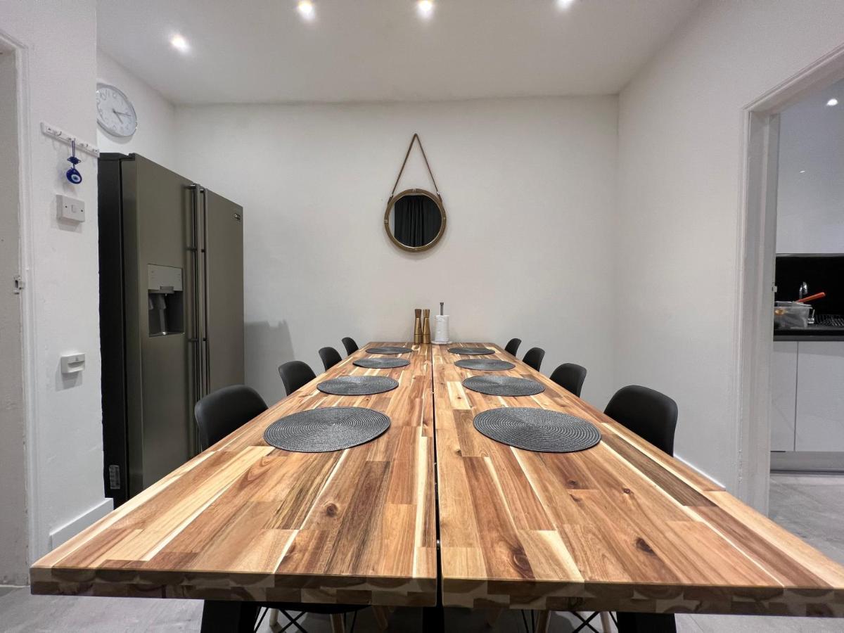 Holiday home Sakura,sleeps 8 Netflix Oxford