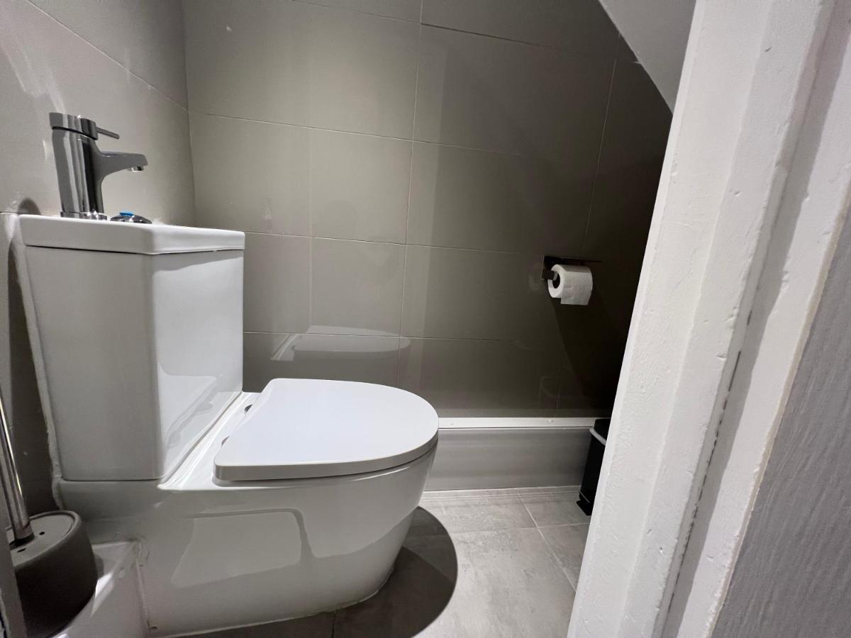 Holiday home Sakura,sleeps 8 Netflix Oxford